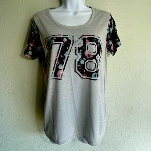 Graphic tee shirt women’s size small empyre